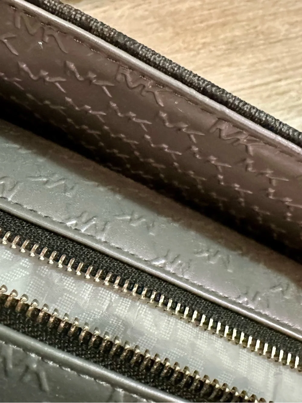 Michael Kors Iridescent Tote bag - Picture 7 of 12